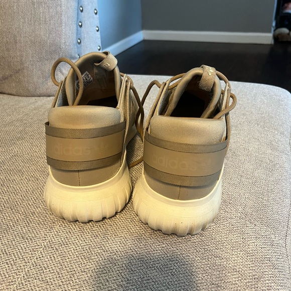 Adidas Tubular Size 10.5 in Tan - Picture 3 of 6